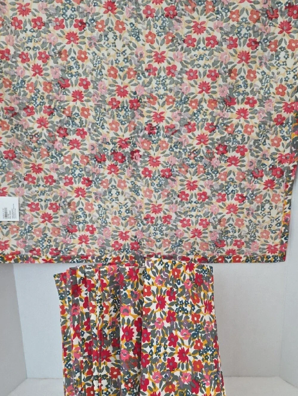Crate&Barrel NWOT Lola Floral Red Yellow Teal Pink Cotton Napkins Set of 6
